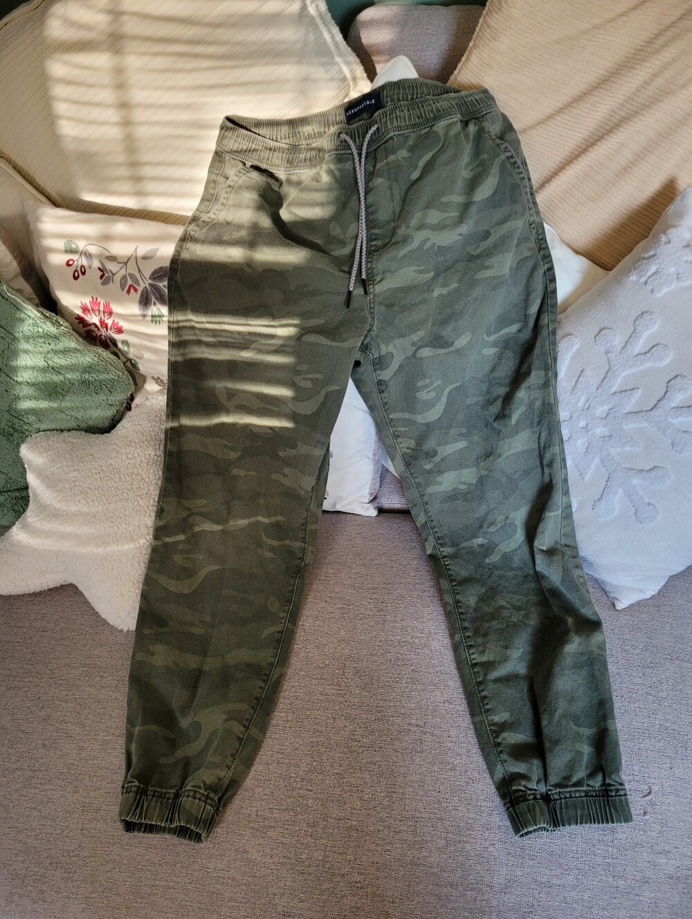 Aeropostale Olive Camo Jogger Pants